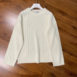 Final sale, no offers——MaxMara 100% cashmere sweater